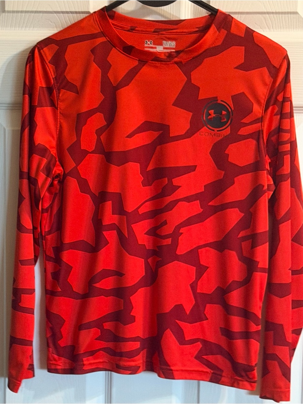 Under Armour Boys L Red Camo Long Sleeve Performance Shirt